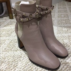 Valentino boots in taupe color